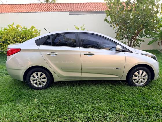 HYUNDAI HB20S 1.6 COMFORT PLUS 16V FLEX 4P MANUAL